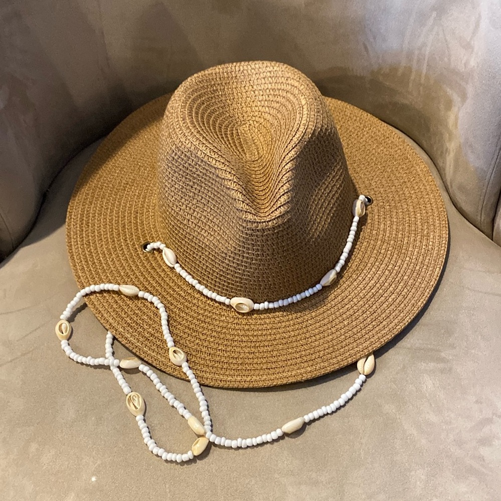 Seashell sun hat with detachable strap